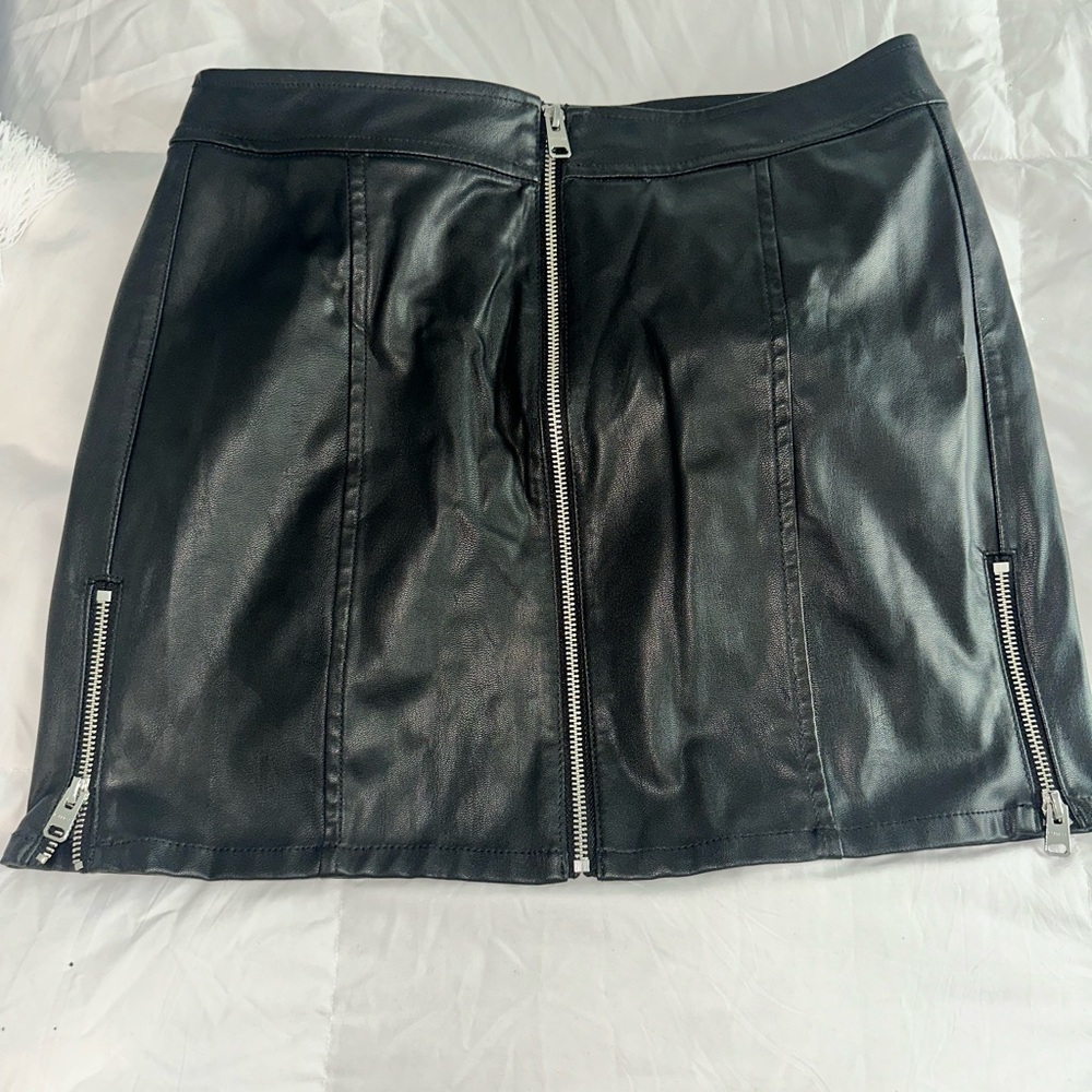 Express faux leather Black Mini Skirt with Zipper Accents